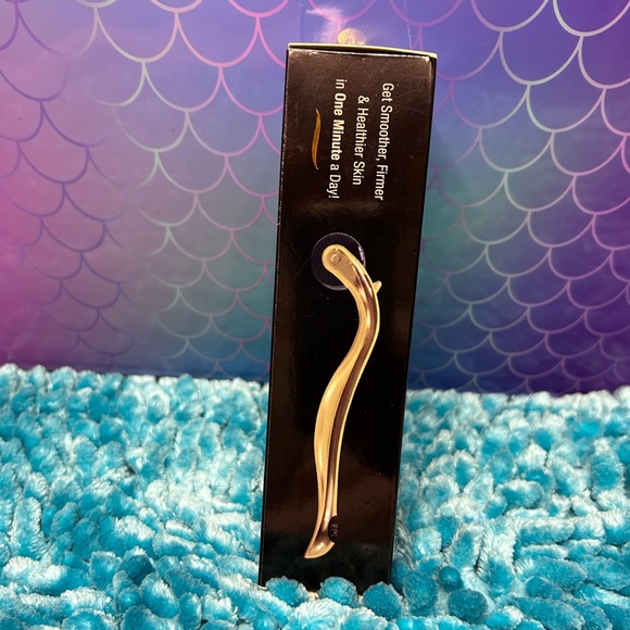 ORA Deluxe Microneedle Derma Roller System - 0.25 mm - Gold - Picture 3 of 4